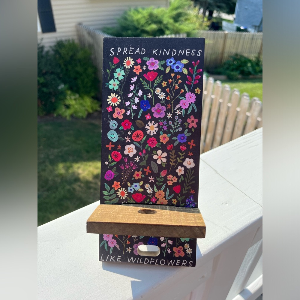 Phone Stand with charger placement Natural Life Wildflowers